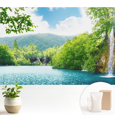 Tapeta do obyvaku Vodopád mezi zelenými horami