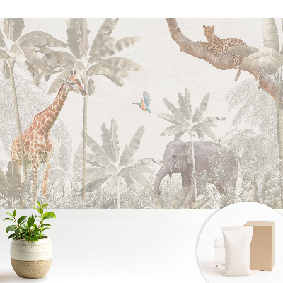 Tapeta s motivem exotické fauny a flóry v pastelových tónech