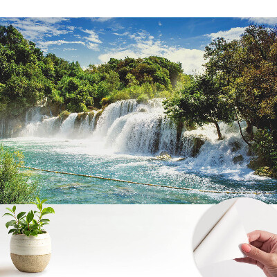 Tapeta Vodopád v zelené krajině slunce