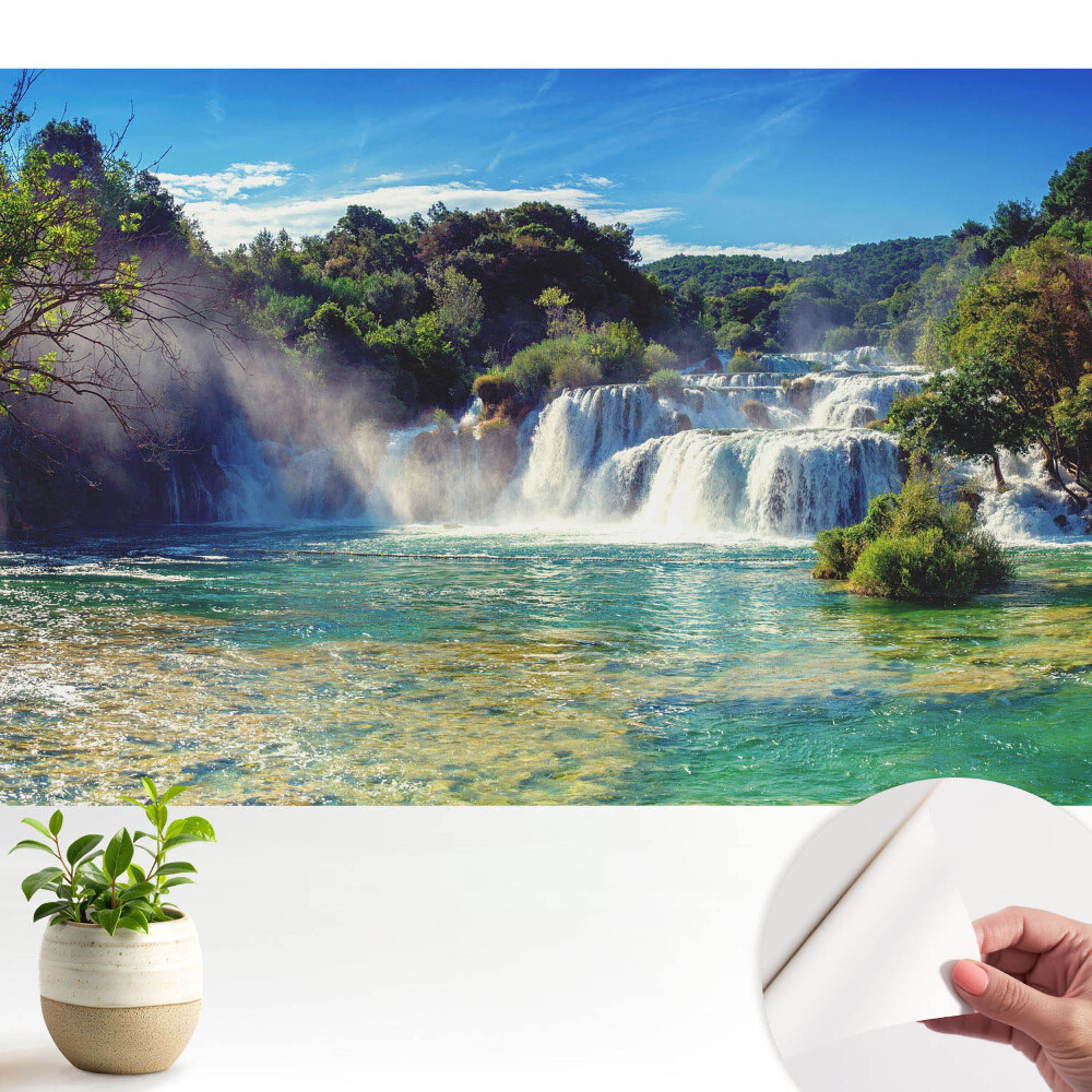 Tapeta do obyvaku Úžasný vodopád obklopený zelení