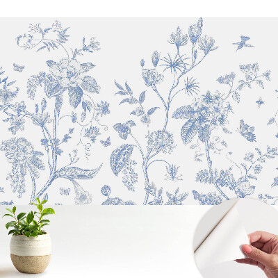 Tapeta s jemnými modrými květinami a ptáčky