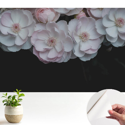 Tapeta s romantickým květinovým motivem v jemných barvách