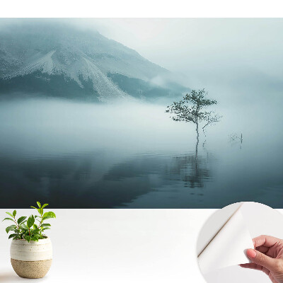 Tapeta do obyvaku Osamělý strom v ranní mlze