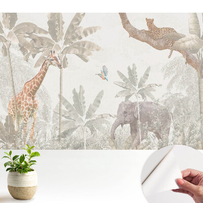 Tapeta s motivem exotické fauny a flóry v pastelových tónech