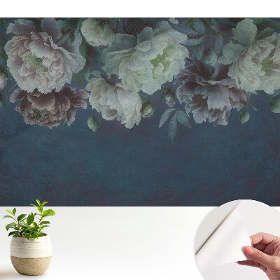 Tapeta s květinovým motivem na tmavém pozadí