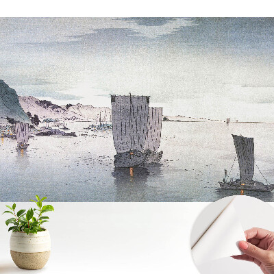 Tapeta na zeď zobrazující plachetnice na klidné vodní ploše mezi kopci