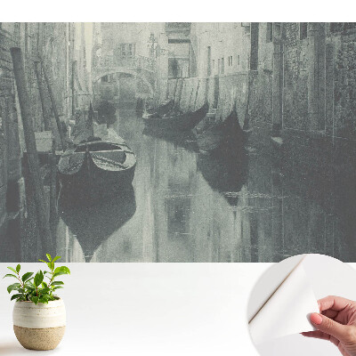 Tapeta do obývacího pokoje „Mír a harmonie“ s motivem okouzlujícího kanálu