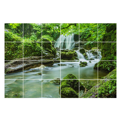 Nálepka na dlaždice Vodopád v zeleném lese