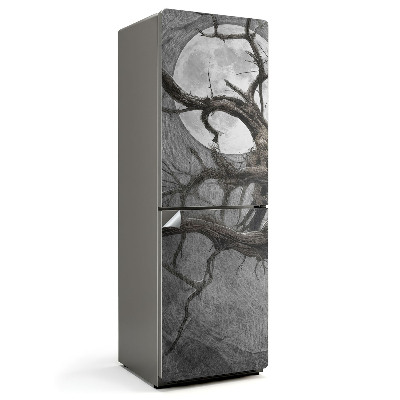 Fototapeta na chladničku Starý kroucený strom s měsícem