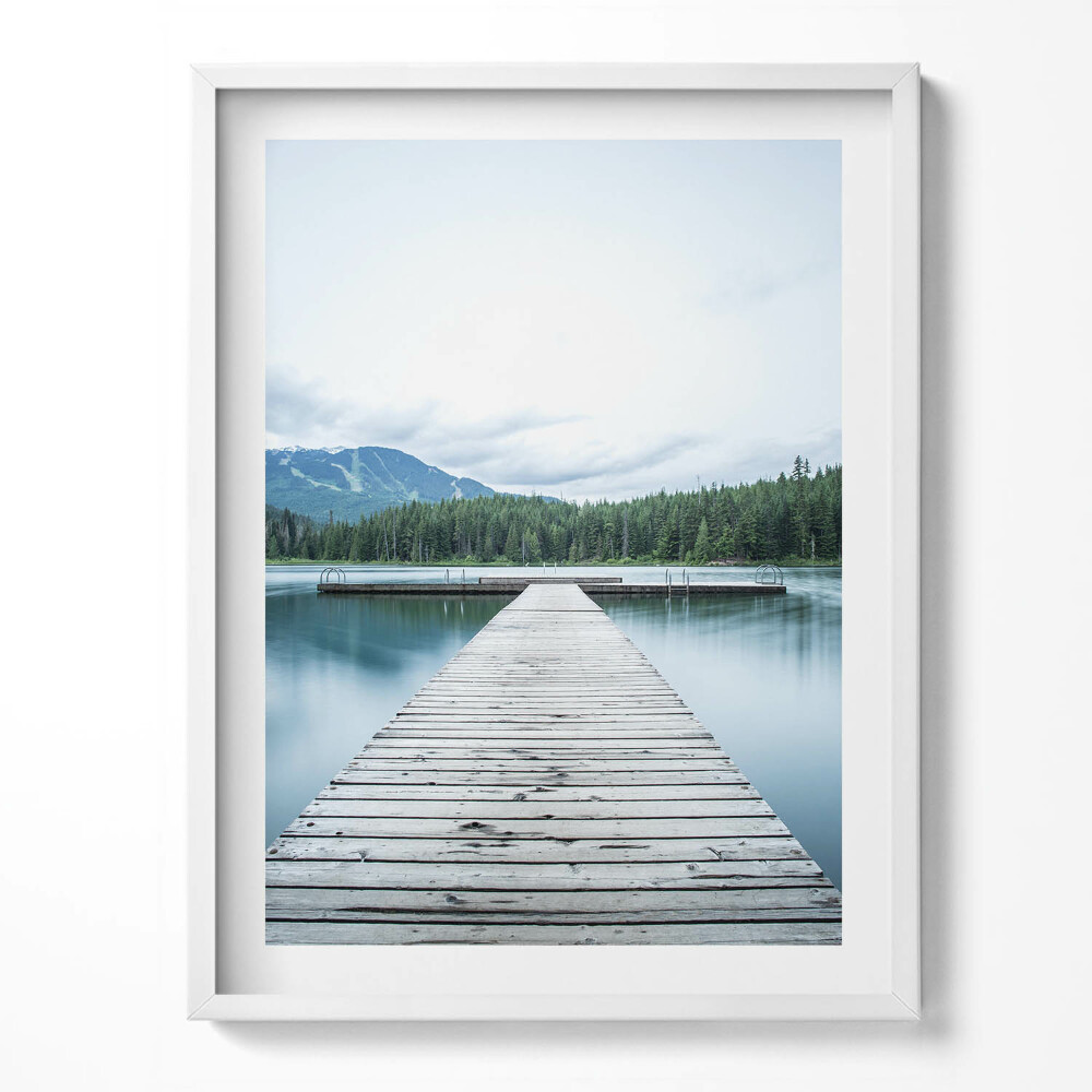 Obraz v rámu Dřevěné molo na jezeře v horách