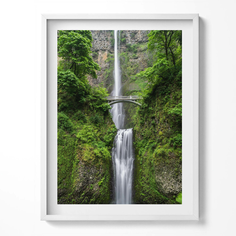 Obraz v rámu Vysoký vodopád a mosty