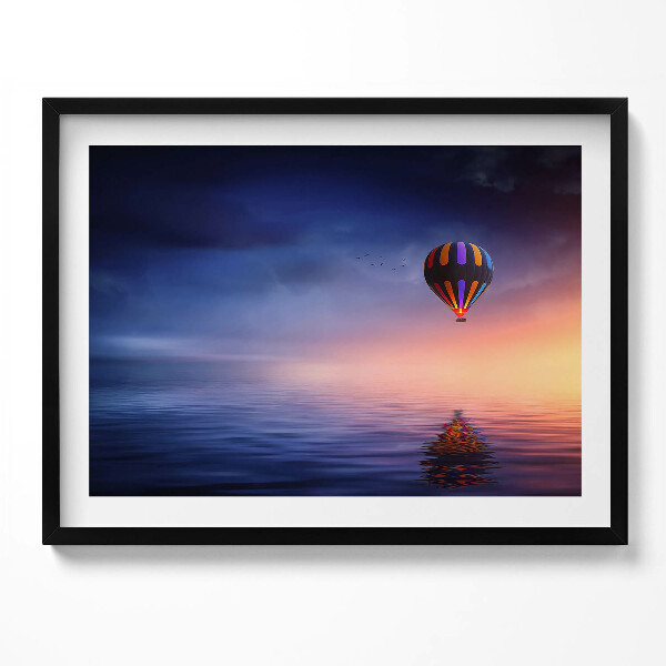 Obraz s rámem Balón nad vodou