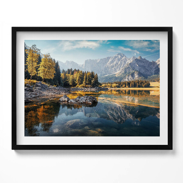 Obraz s rámem Krásná horská krajina s jezerem