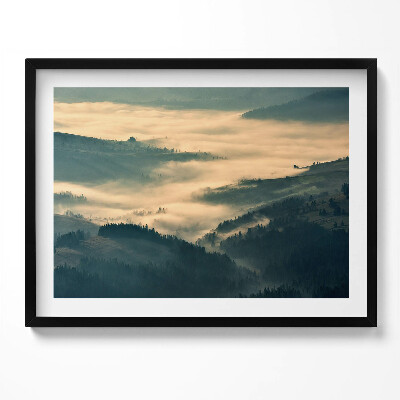 Obraz s rámem Horská lesní krajina v mlze