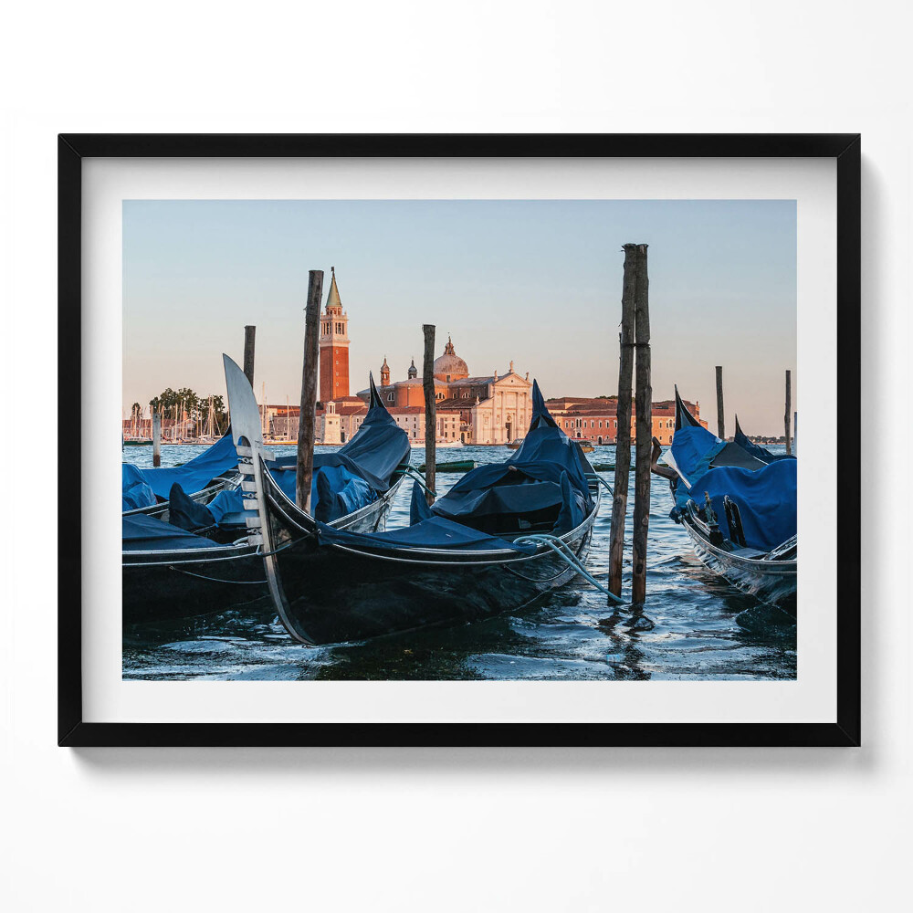 Obraz s rámem Benátské gondoly na vodě, Itálie