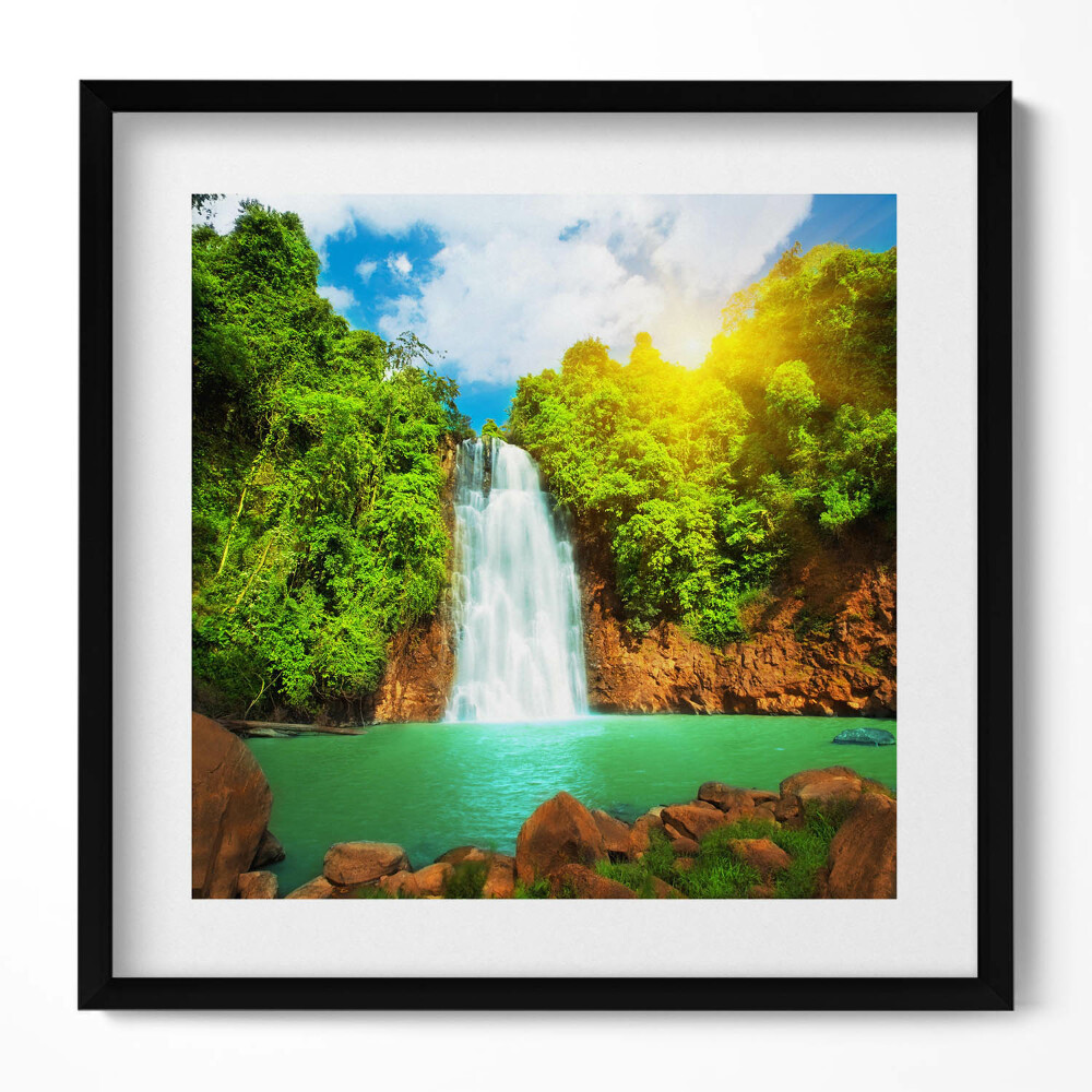 Obraz v rámu efektivní Krajina vodopádu mezi zelení