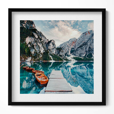 Obraz v rámu efektivní Loď na jezeře v horách