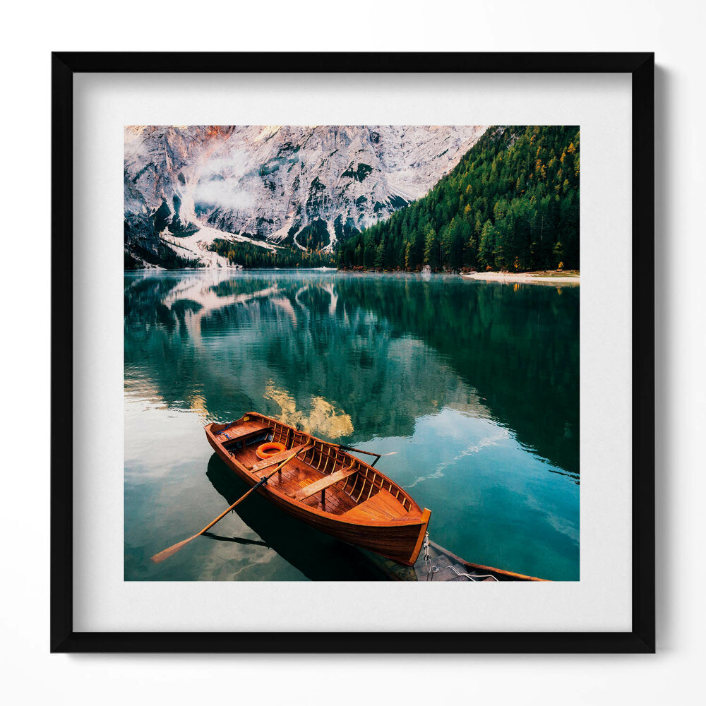 Obraz v rámu efektivní Krajina lodi na jezeře v horách