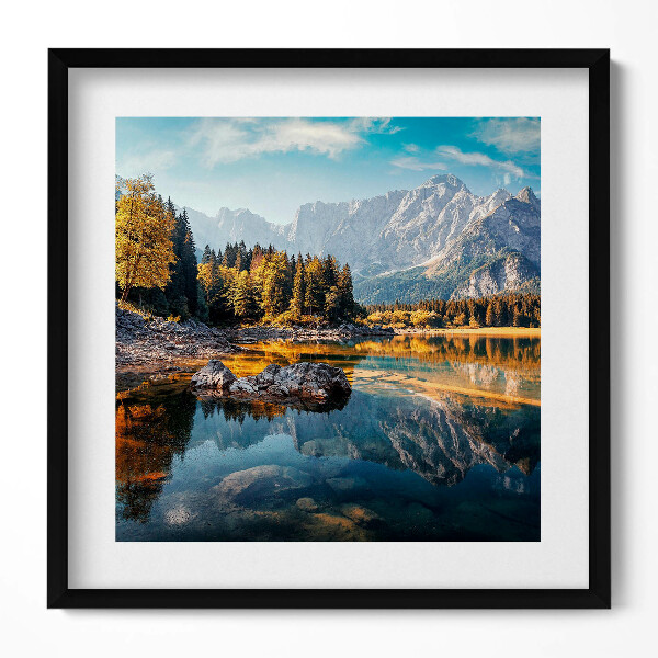 Obraz v rámu efektivní Krásná horská krajina s jezerem