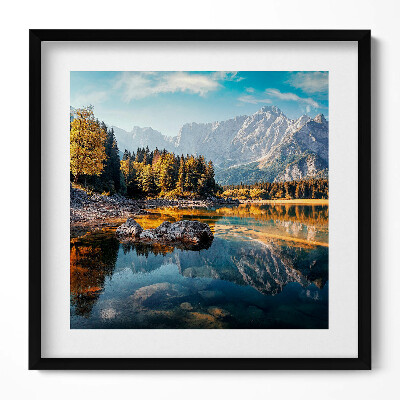 Obraz v rámu efektivní Krásná horská krajina s jezerem