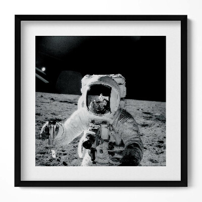 Obraz v rámu efektivní Astronaut na Měsíci - foto NASA