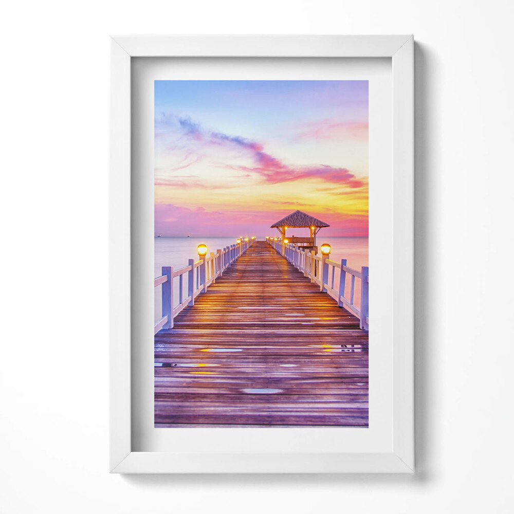 Obraz s rámem elegantní Zalesněný most v přístavu