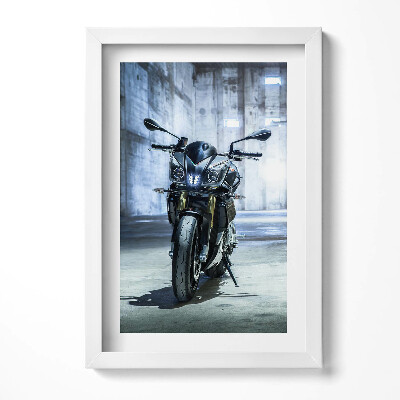 Obraz s rámem elegantní Motocykl v betonové uličce města