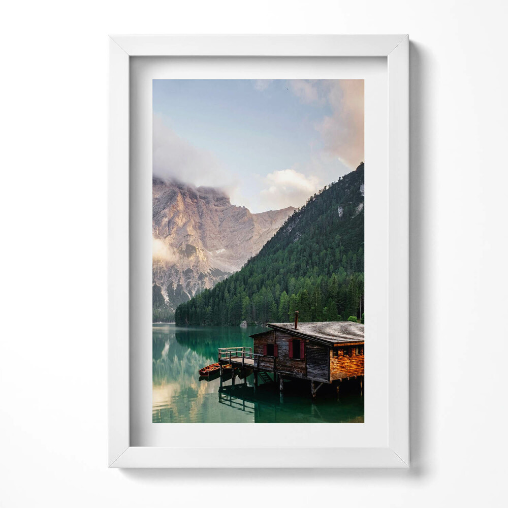 Obraz s rámem elegantní Dům u jezera v horách