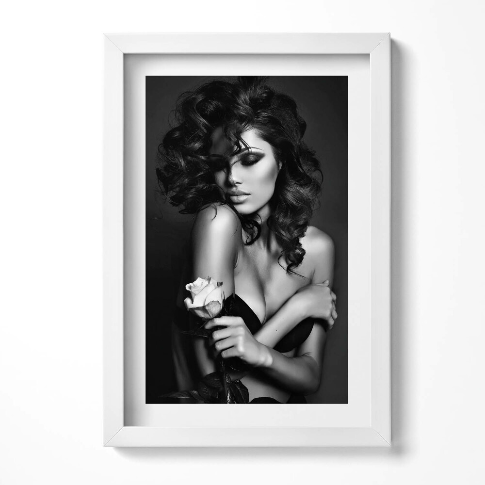 Obraz s rámem elegantní Portrét krásné ženy s květinou