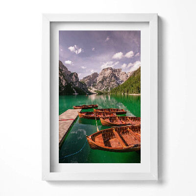 Obraz s rámem elegantní Dřevěné lodě na jezeře v horách