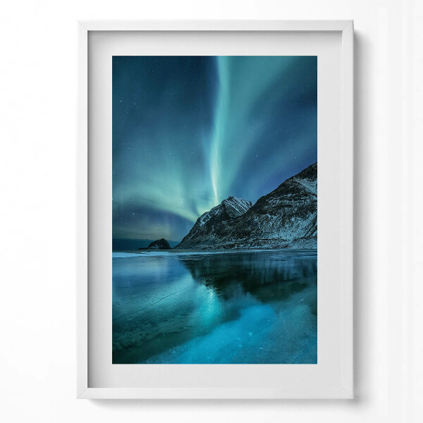 Obraz v rámu dekorativní Polární záře nad horami a vodou