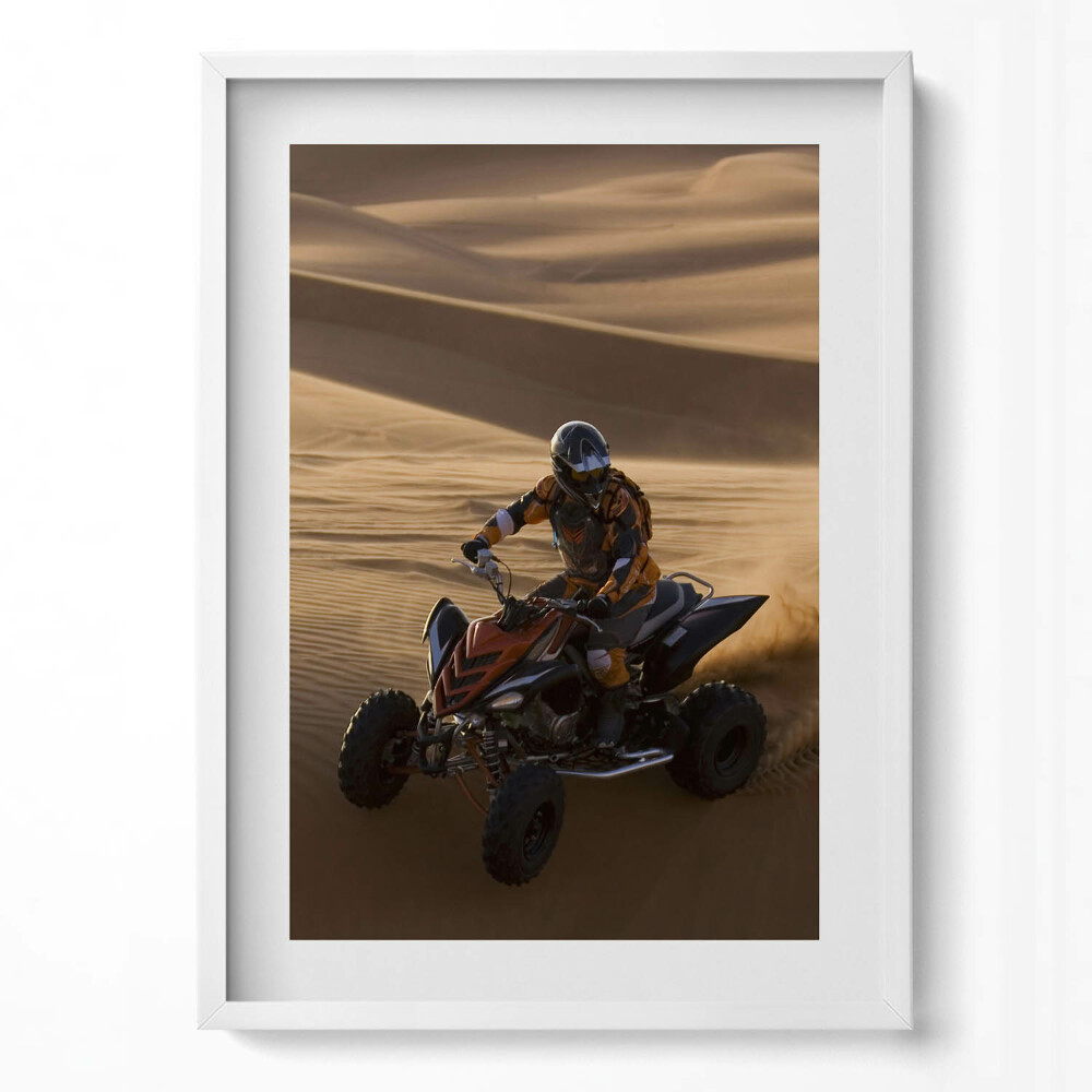 Obraz v rámu dekorativní Jízda na čtyřkolce v poušti