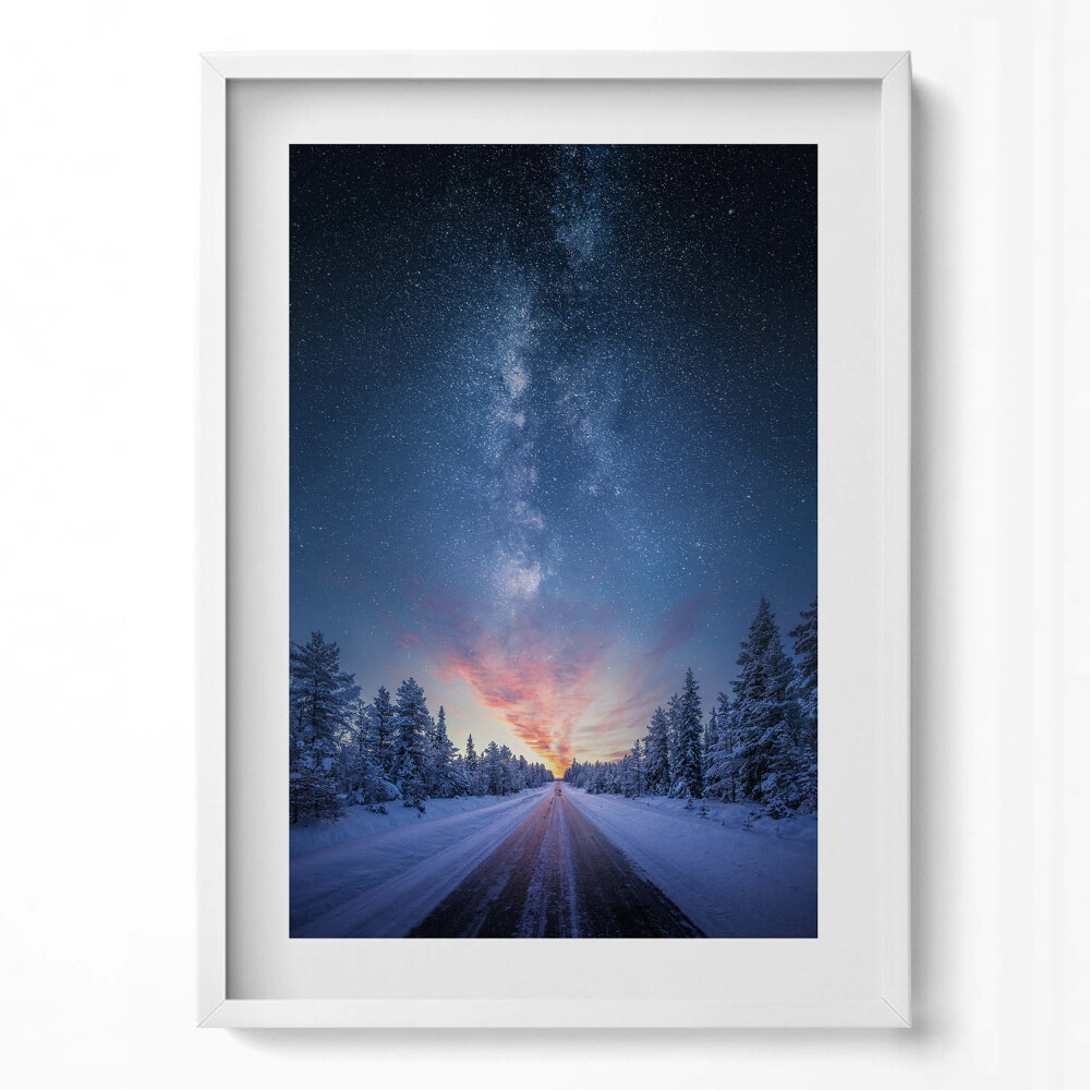 Obraz v rámu dekorativní Krajina - zimní silnice a hvězdná obloha