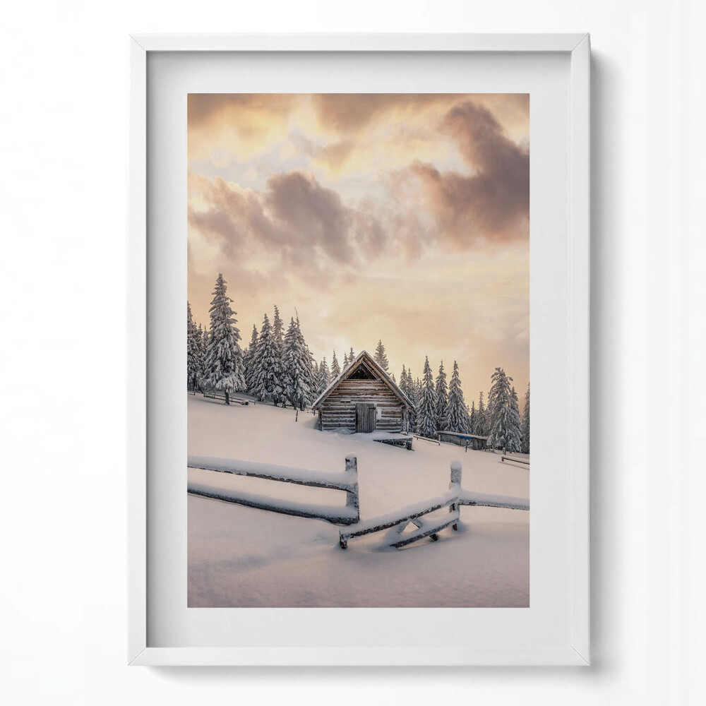 Obraz v rámu dekorativní Krajina horské chaty v zimě a při západu slunce