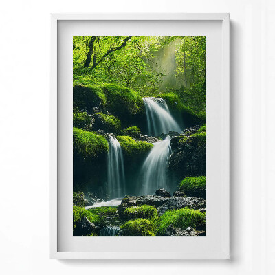 Obraz v rámu dekorativní Vodopády uprostřed lesa