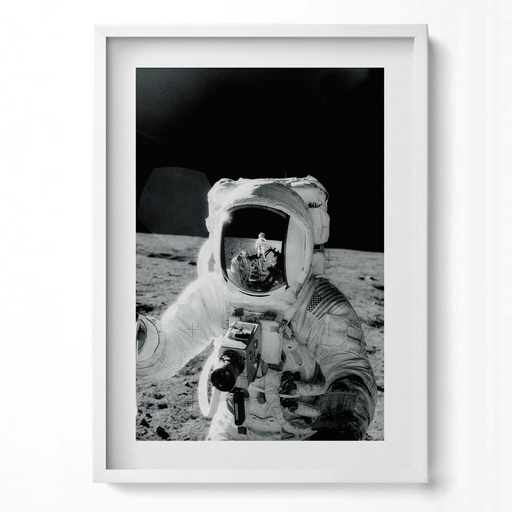 Obraz v rámu dekorativní Astronaut na Měsíci - foto NASA