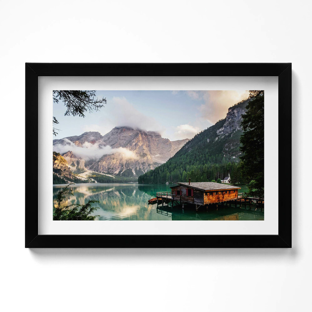 Obraz s rámem dekorativní Dům u jezera v horách