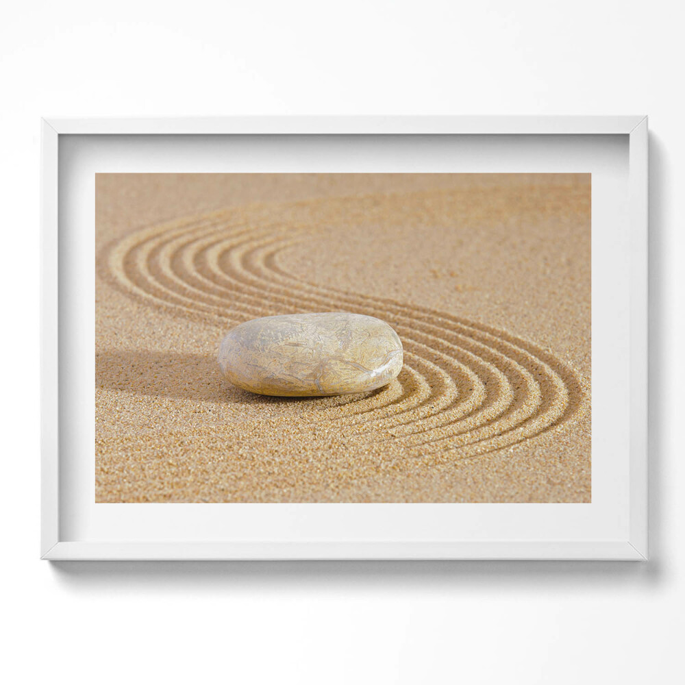 Obraz v rámu moderní Osamělý kámen v písku - zen