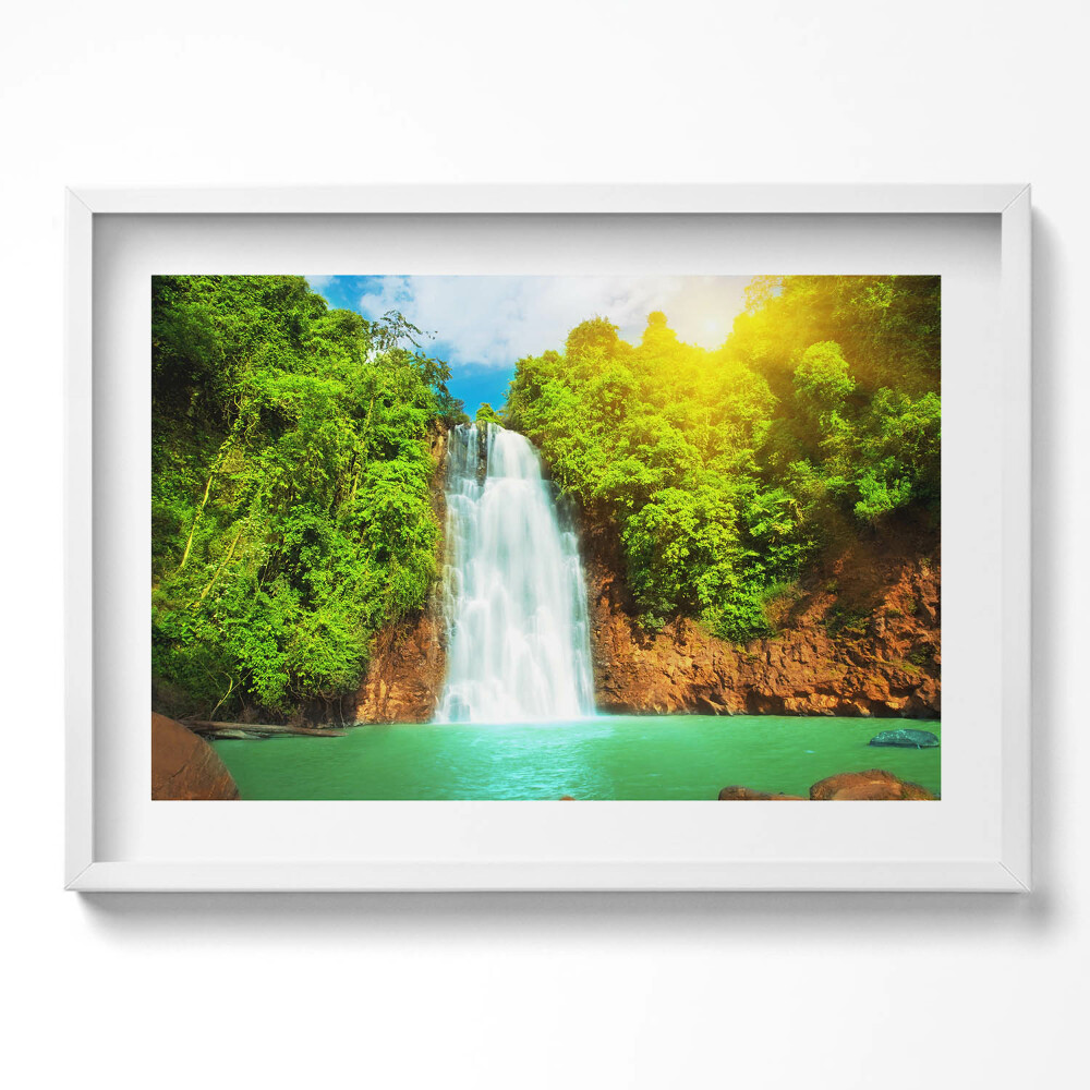 Obraz v rámu moderní Krajina vodopádu mezi zelení