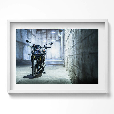 Obraz v rámu moderní Motocykl v betonové uličce města