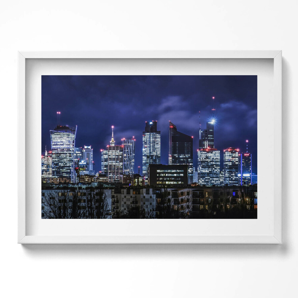 Obraz v rámu moderní Městské budovy v noci