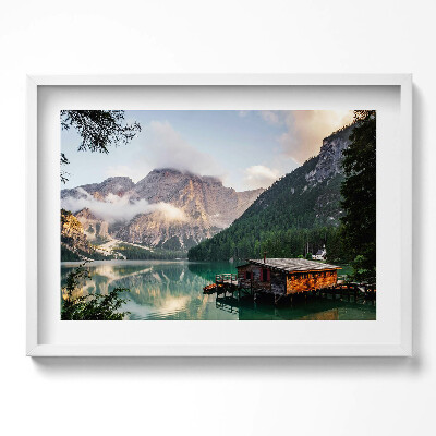 Obraz v rámu moderní Dům u jezera v horách