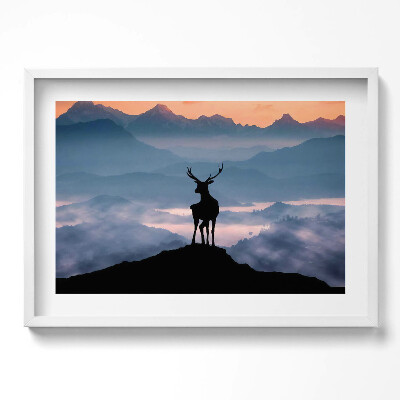 Obraz v rámu moderní Jelen na vrcholcích hor