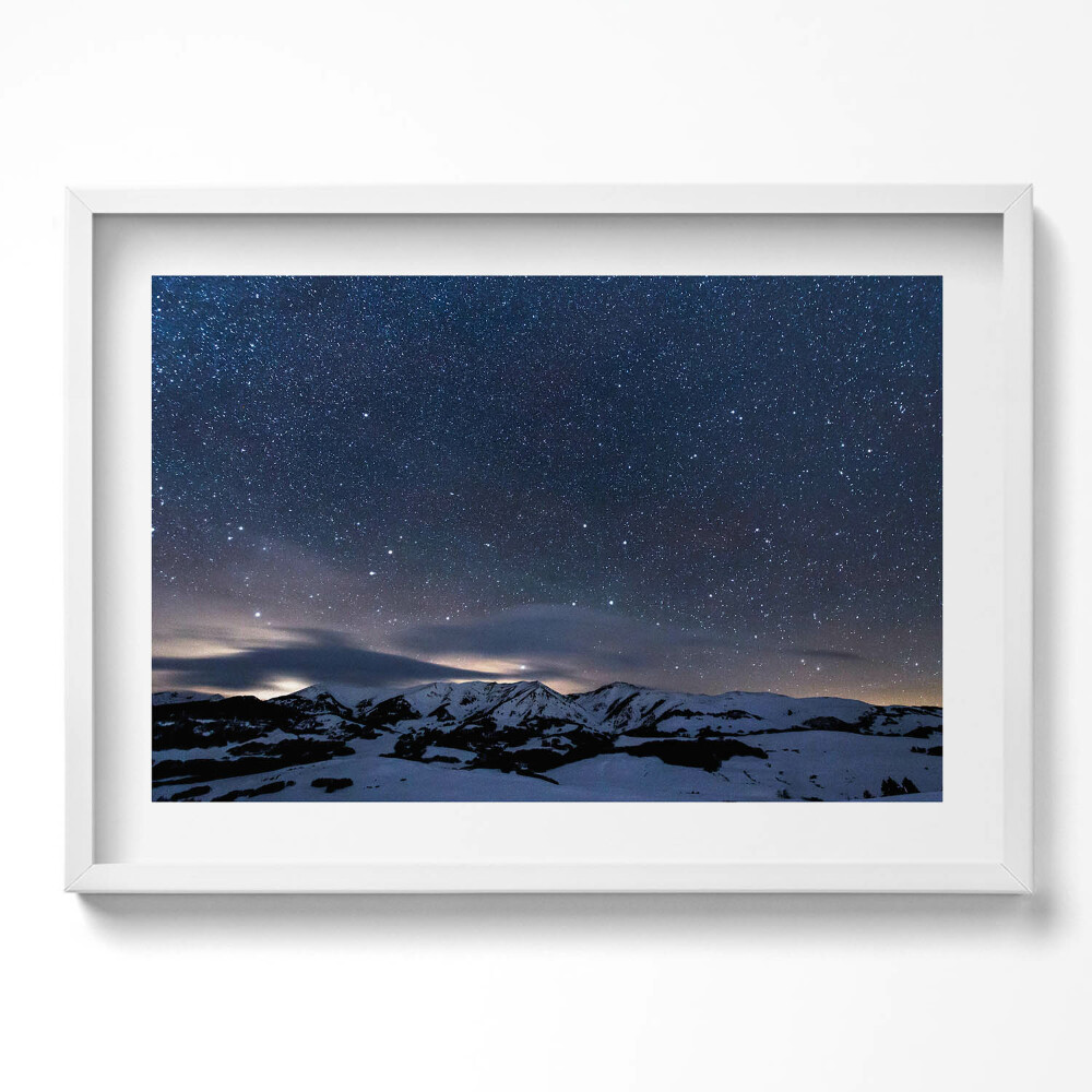 Obraz v rámu moderní Hvězdy na obloze v noci v horách