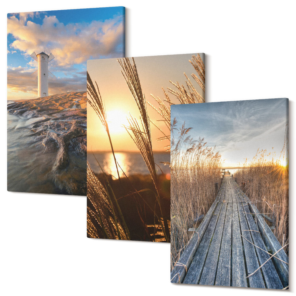 Sada obrazů triptych Pohled na maják u moře, tráva a dřevěné molo