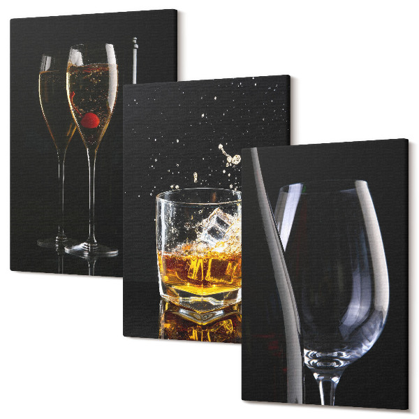 Sada obrazů triptych Sklenice vína a whisky na černém pozadí