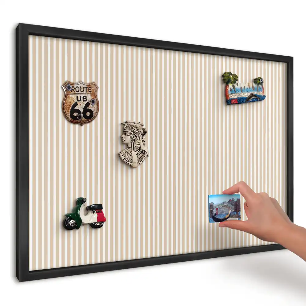 Magnetická tabule s motivem béžových a bílých svislých pruhů