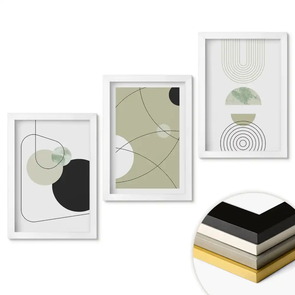 Triptych v rámu s abstraktními tvary v tlumených barvách