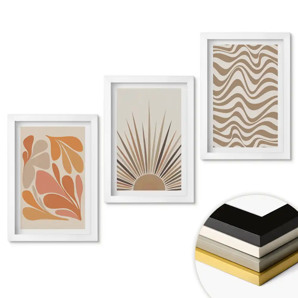 Moderní abstraktní triptych v rámu v teplých odstínech