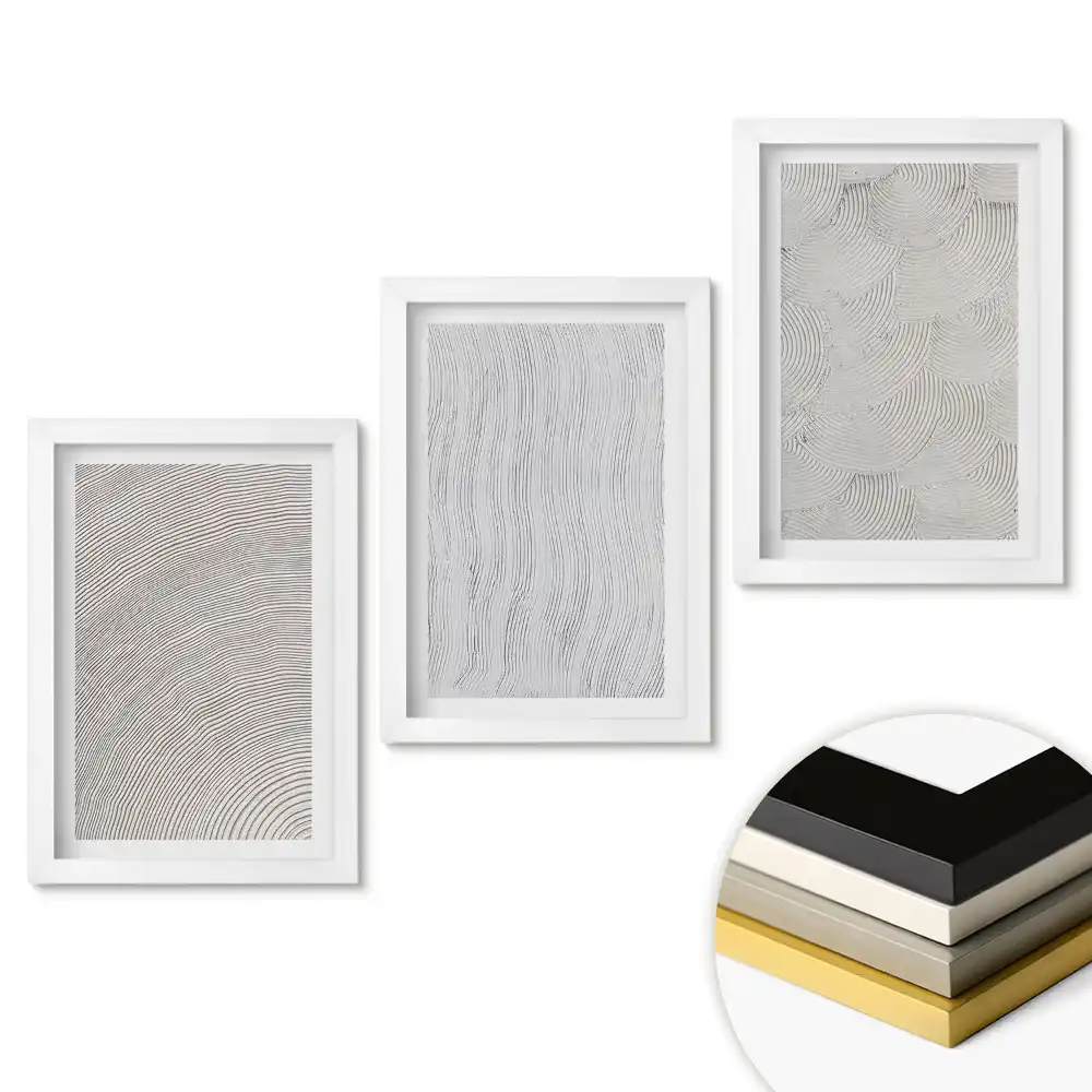 Triptych v rámu s abstraktními vzory čar a textur